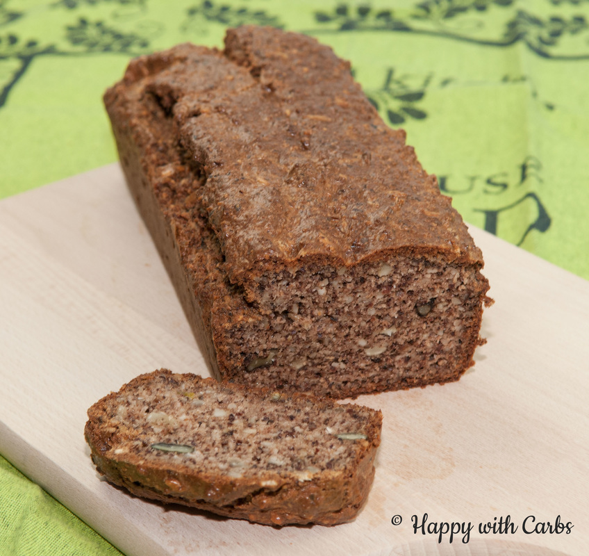 Nussiges Low-Carb Brot - Happy with Carbs